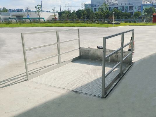 Customization M3-025130-D2K Loading Dock Table with Handrail and Loading Flap